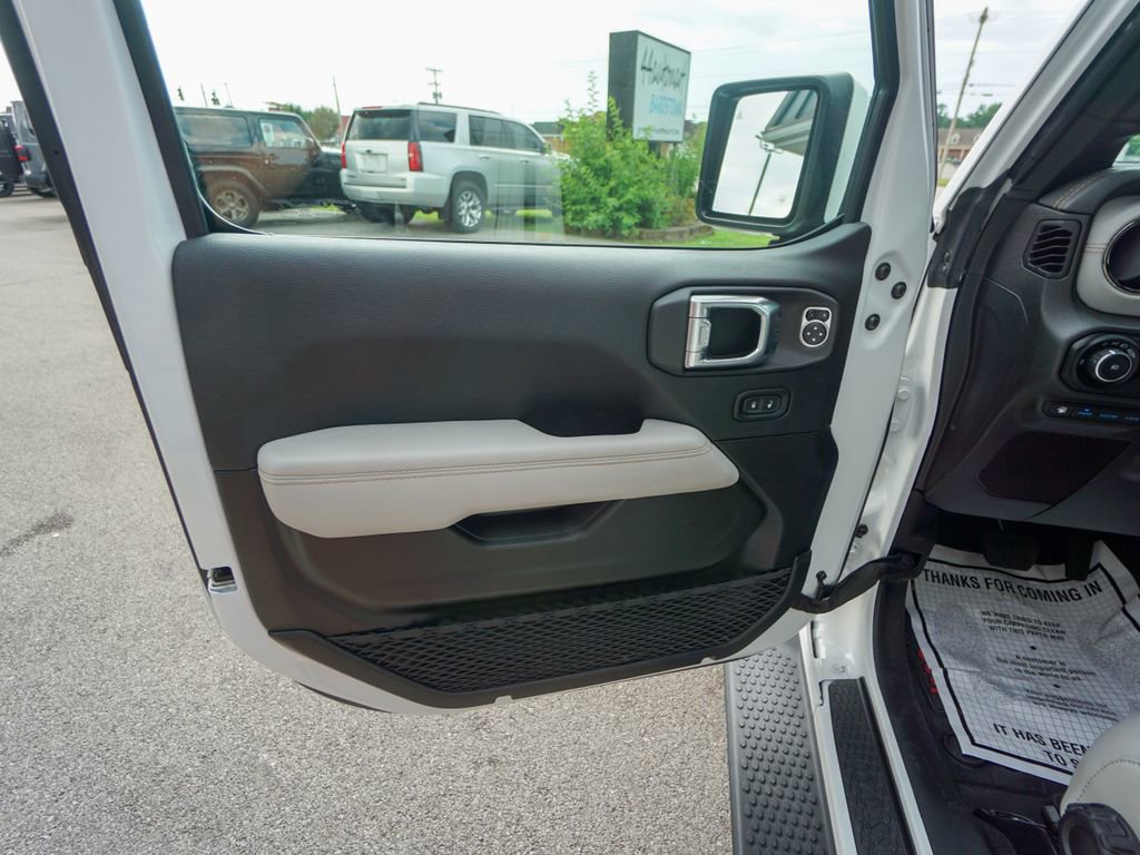 Used 2021 Jeep Wrangler Unlimited Sahara image 17