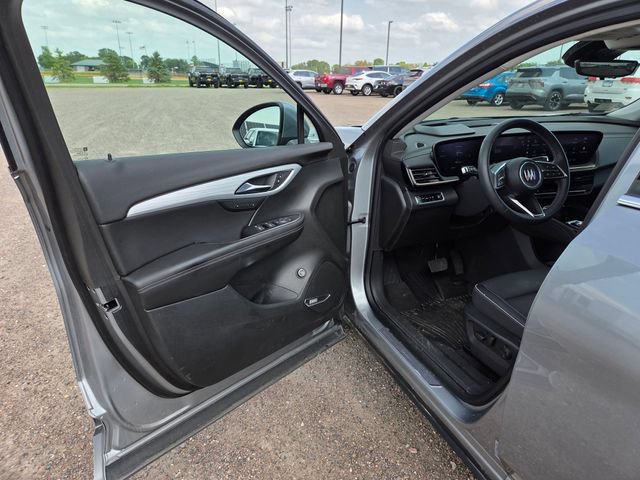 Used 2025 Buick Envision Avenir AWD/4WD image 12