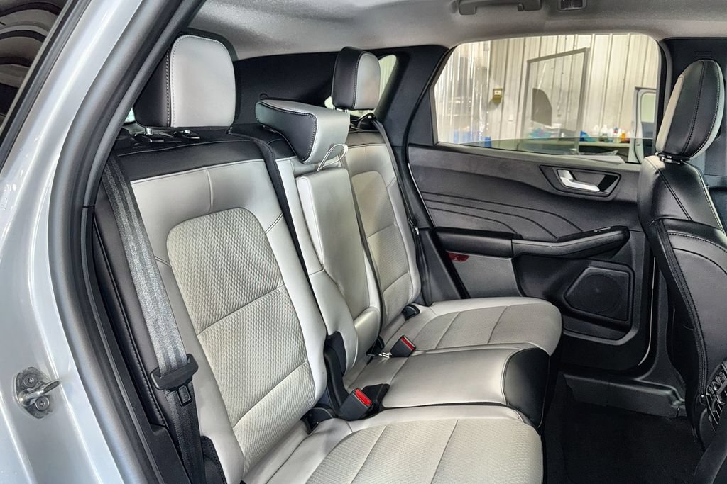 New 2025 Ford Escape SE FWD image 28