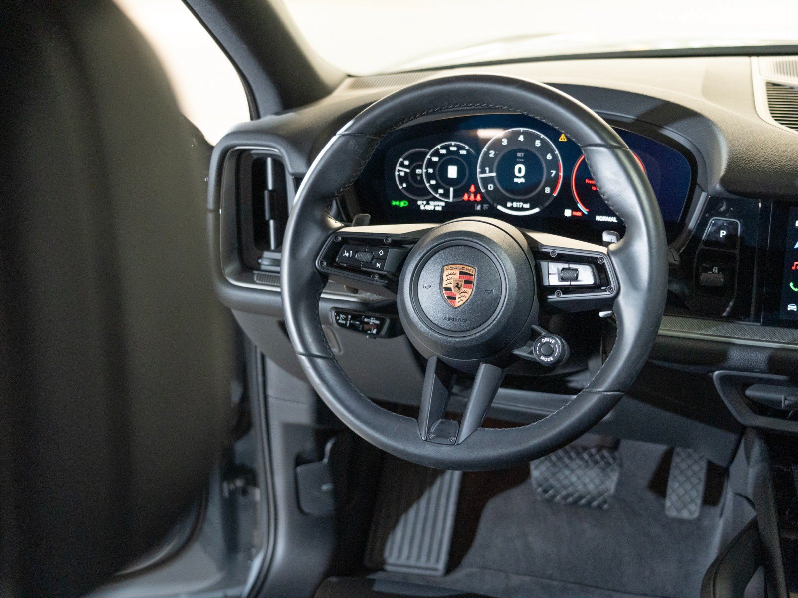 Used 2026 Porsche Cayenne AWD/4WD image 27