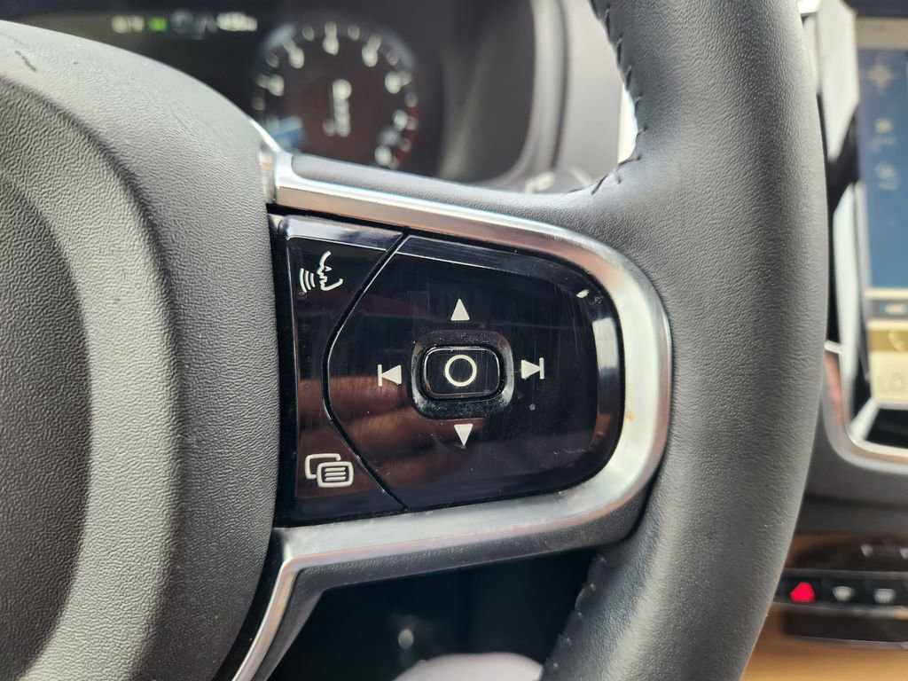 Used 2016 Volvo XC90 T6 Momentum w/ Momentum Plus Package image 28