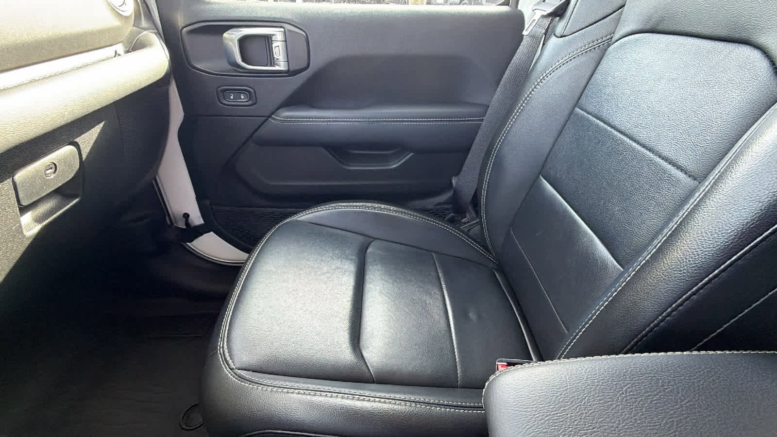 Used 2022 Jeep Gladiator Overland w/ Popular Equipment Package image 12