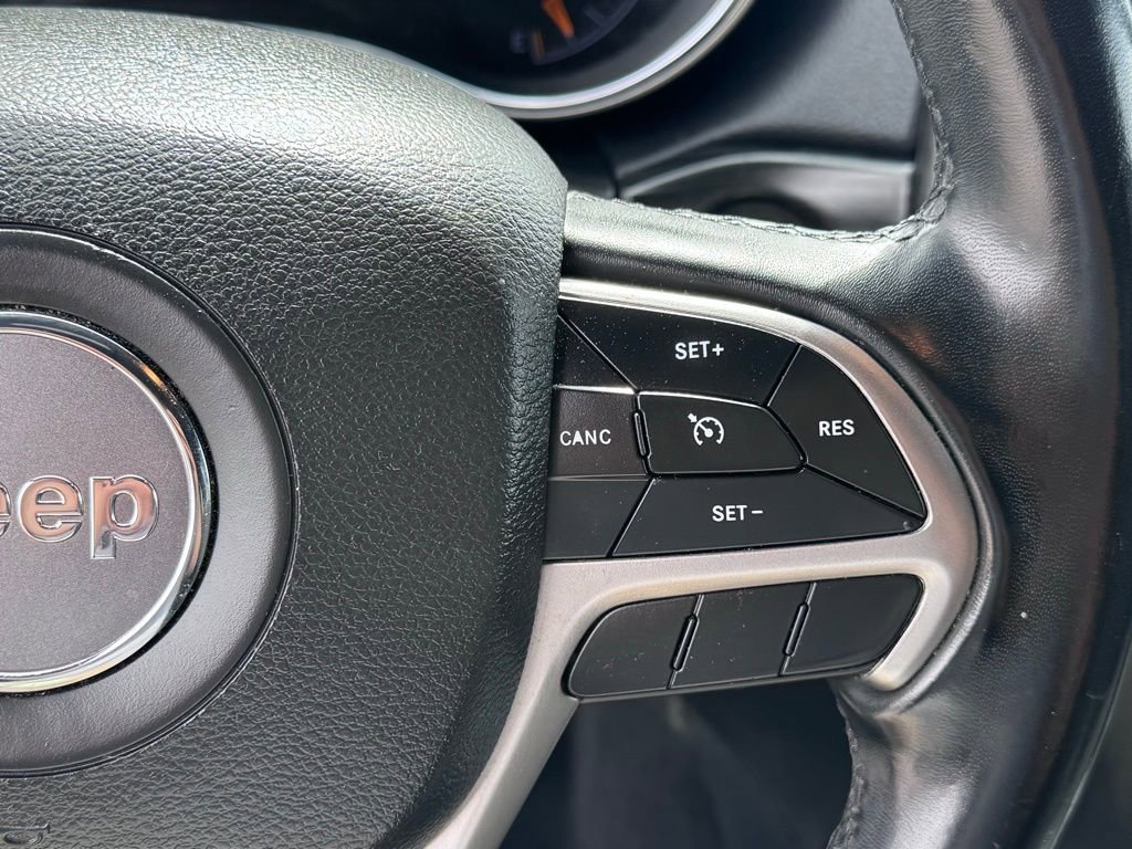 Used 2020 Jeep Grand Cherokee Laredo AWD/4WD image 16