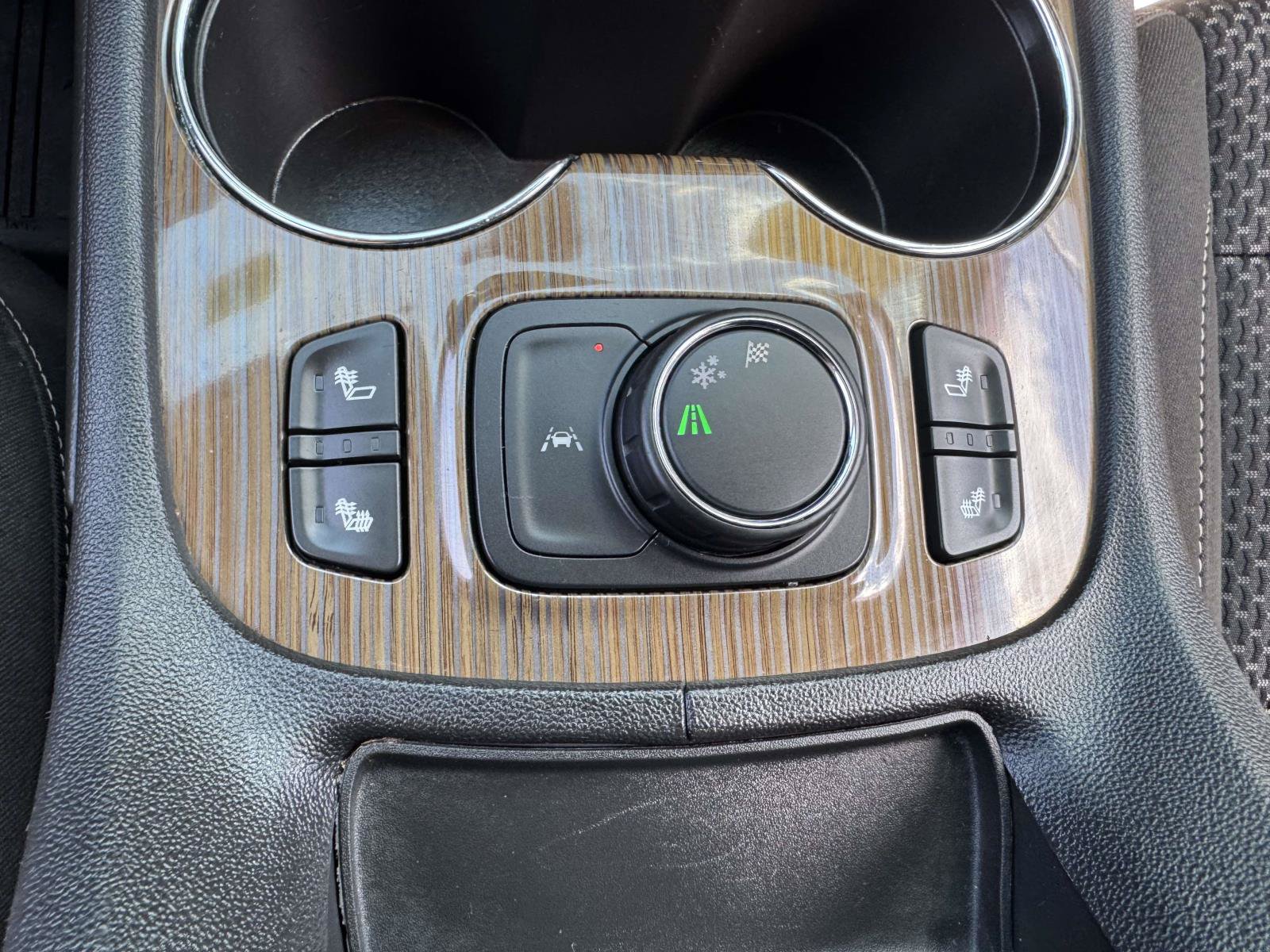 Used 2023 GMC Acadia SLE w/ Driver Convenience Package FWD image 31