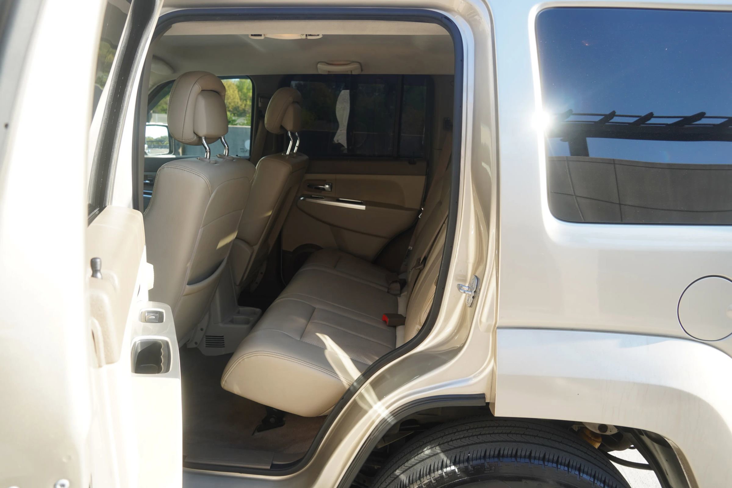 Used 2010 Jeep Liberty Limited w/ Tire & Wheel Group image 35