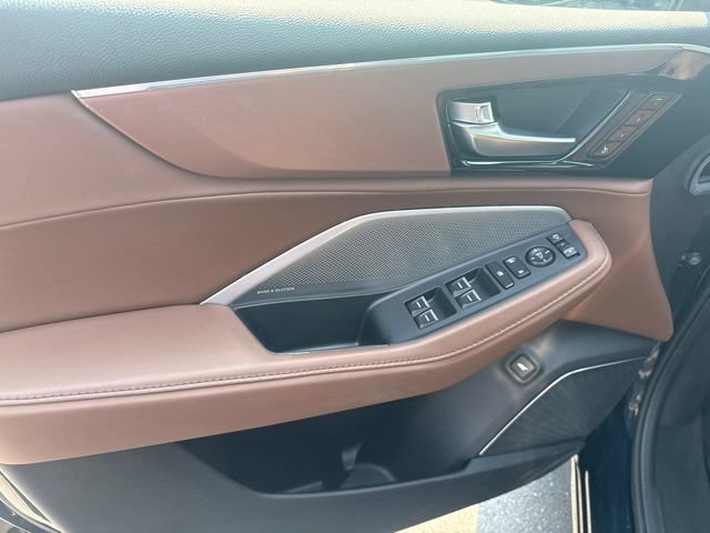 Used 2025 Acura MDX w/ Technology Package FWD image 25