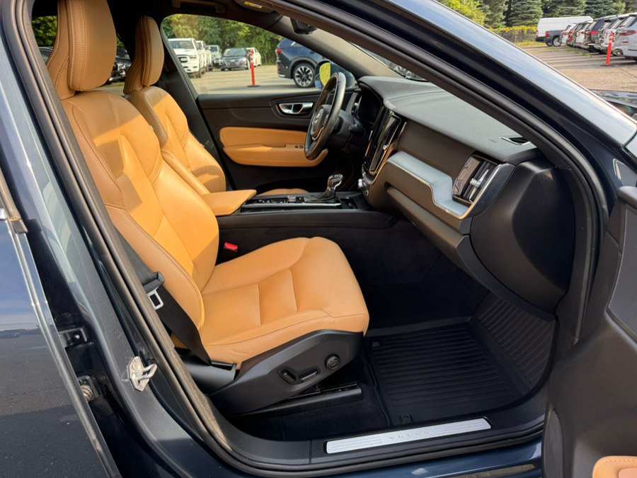 Used 2020 Volvo XC60 T6 Momentum AWD/4WD image 20