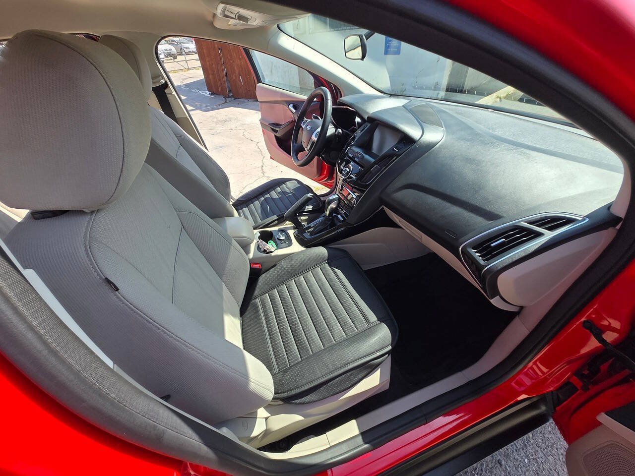 Used 2014 Ford Focus Electric Hatchback FWD image 34