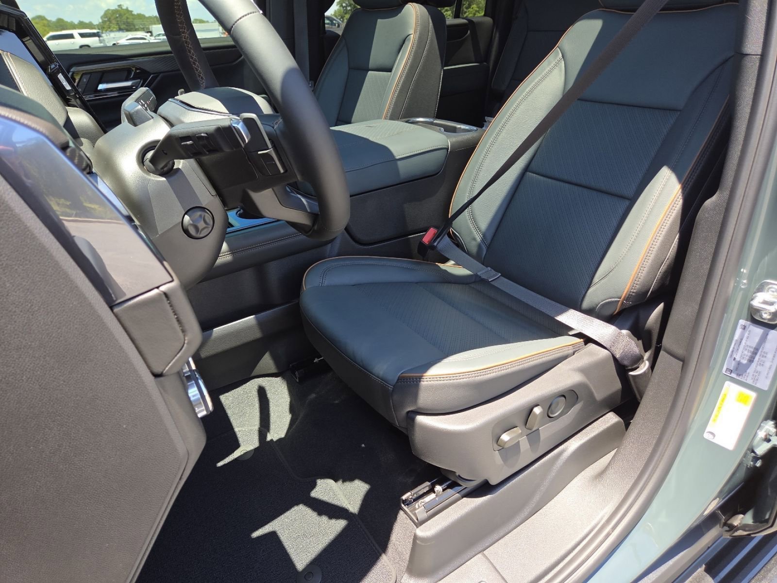 New 2026 GMC Yukon XL AT4 w/ AT4 Premium Plus Package AWD/4WD image 32