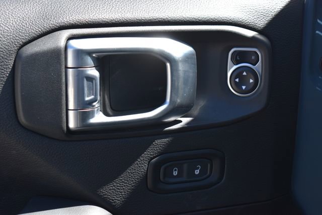 Used 2024 Jeep Wrangler Unlimited Rubicon w/ Convenience Group AWD/4WD image 13