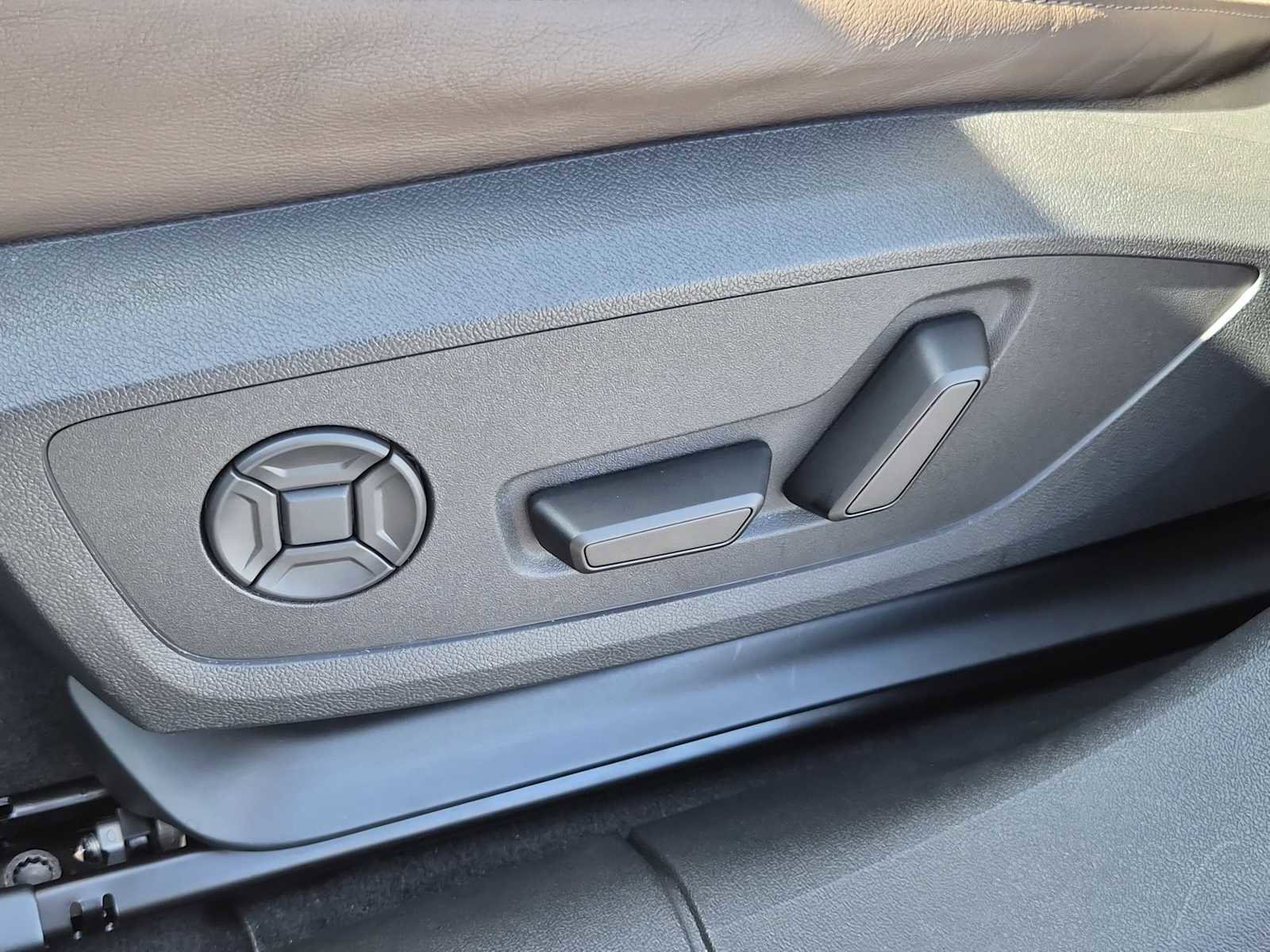 New 2025 Audi A6 e-tron Prestige AWD/4WD image 16