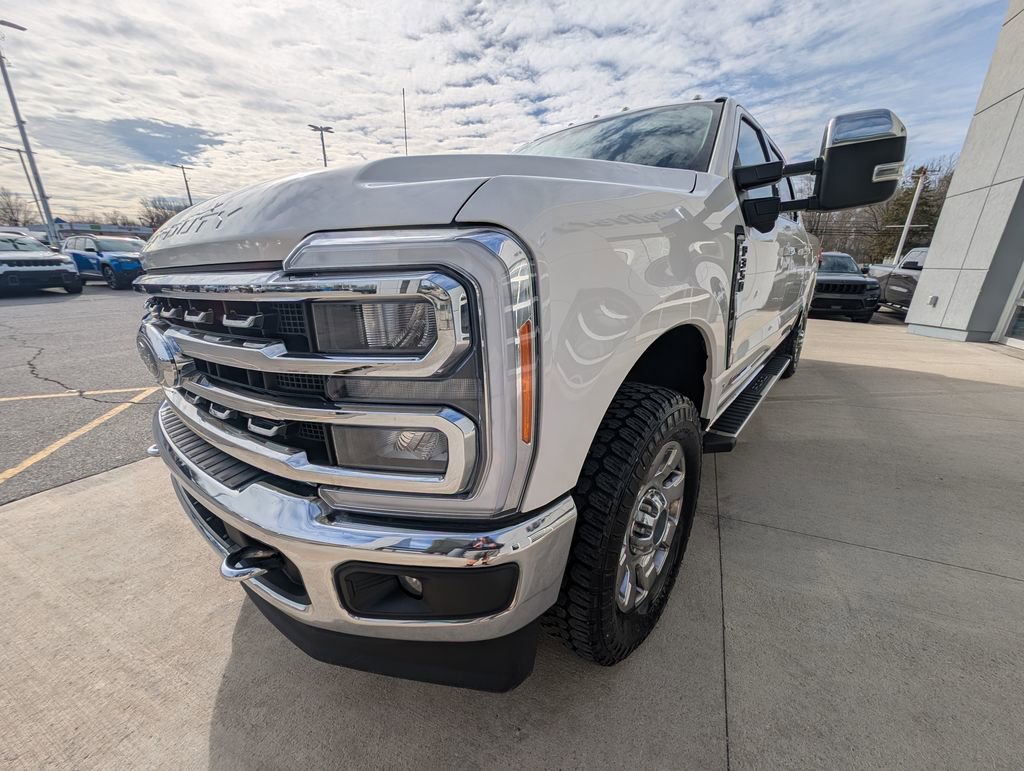 Used 2023 Ford F350 Lariat w/ Chrome Package image 8
