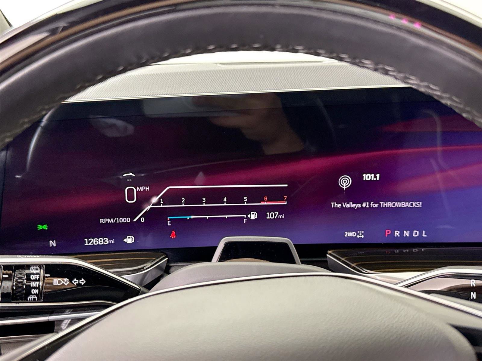 Used 2025 Cadillac Escalade ESV Premium Luxury image 16