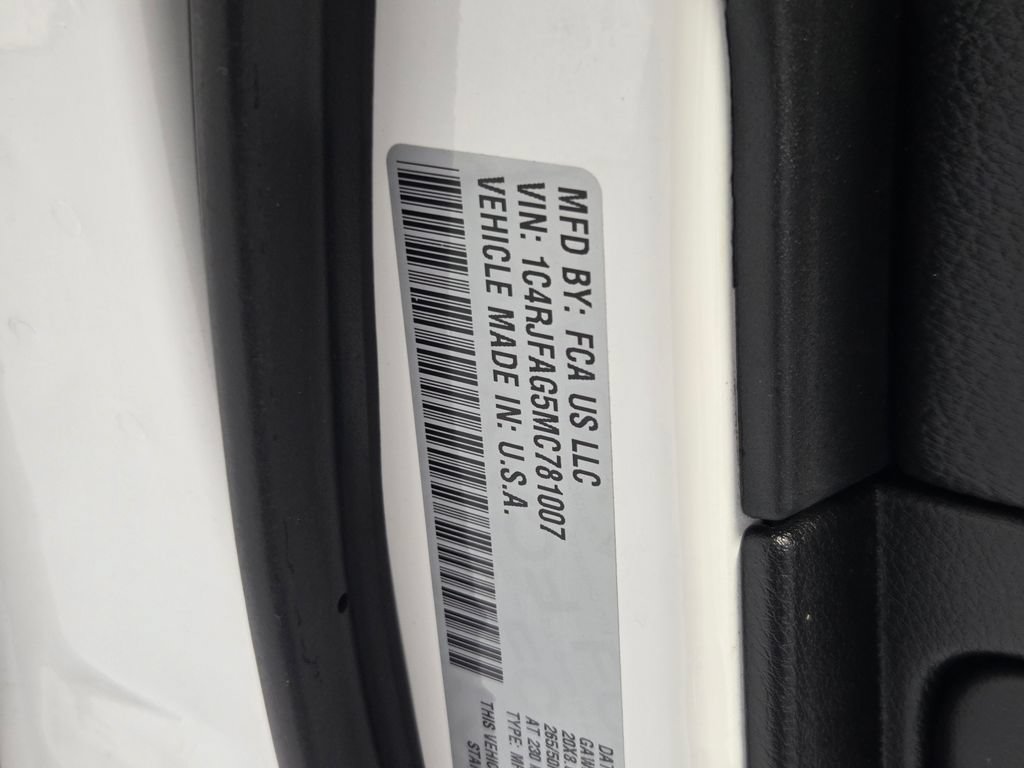 Certified 2021 Jeep Grand Cherokee Laredo X AWD/4WD image 30