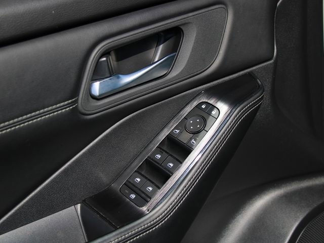 Certified 2024 Nissan Rogue SV w/ SV Premium Package AWD/4WD image 16