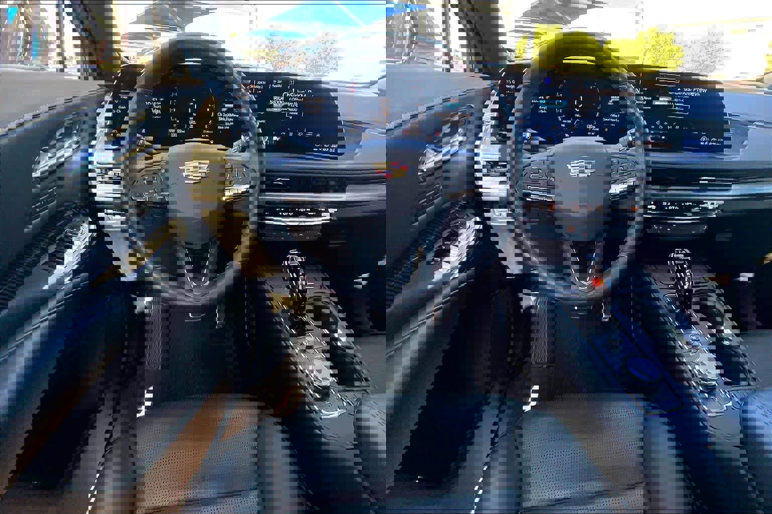 Used 2025 Cadillac XT4 Sport w/ LPO, Onyx Lite Package FWD image 6