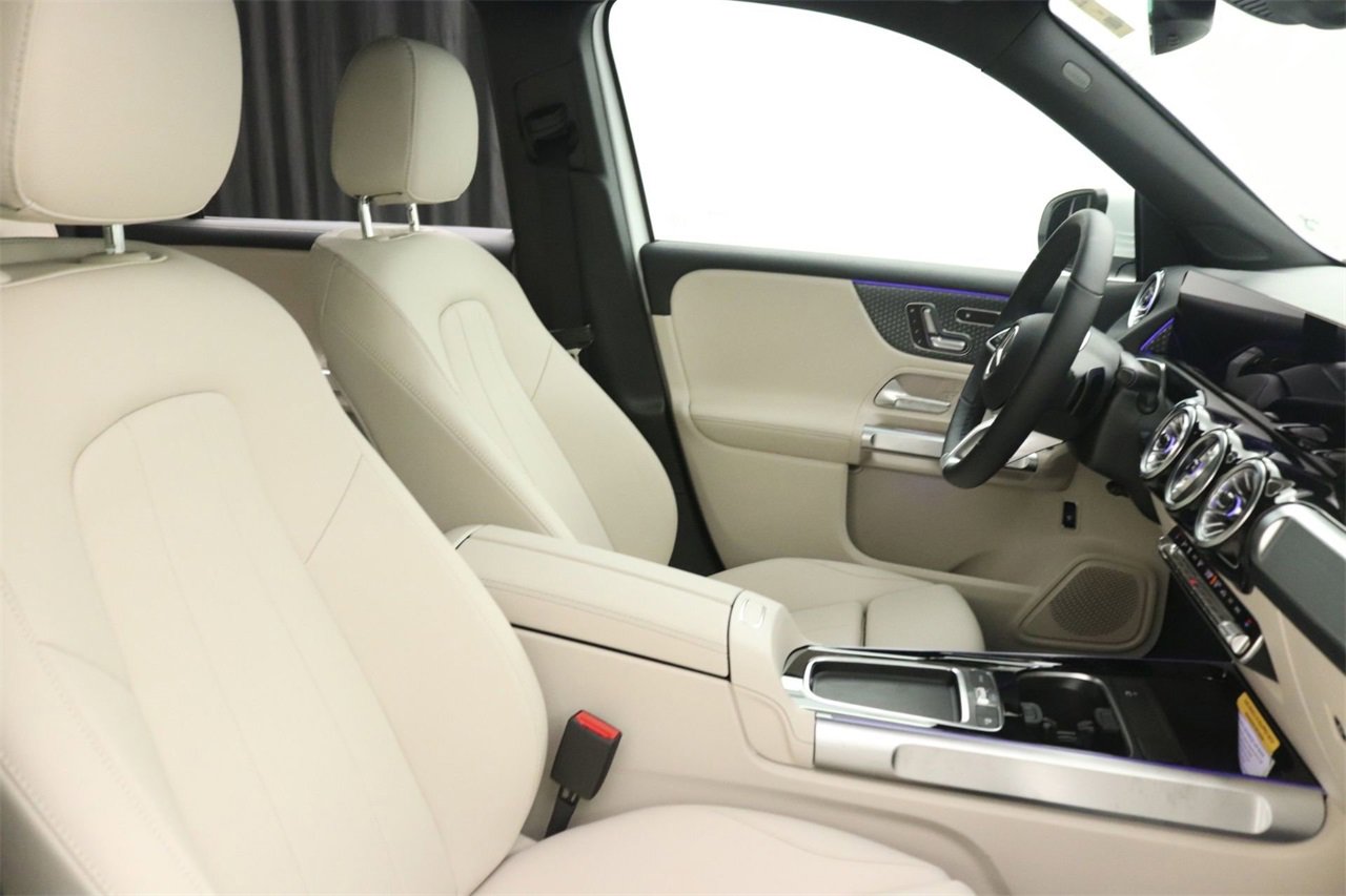 New 2025 Mercedes-Benz GLB 250 image 9
