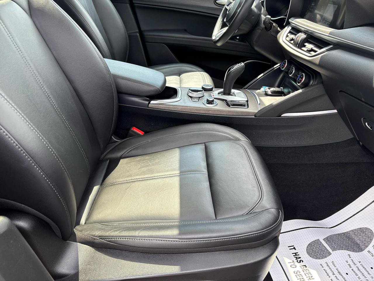 Used 2023 Alfa Romeo Stelvio Ti AWD/4WD image 32