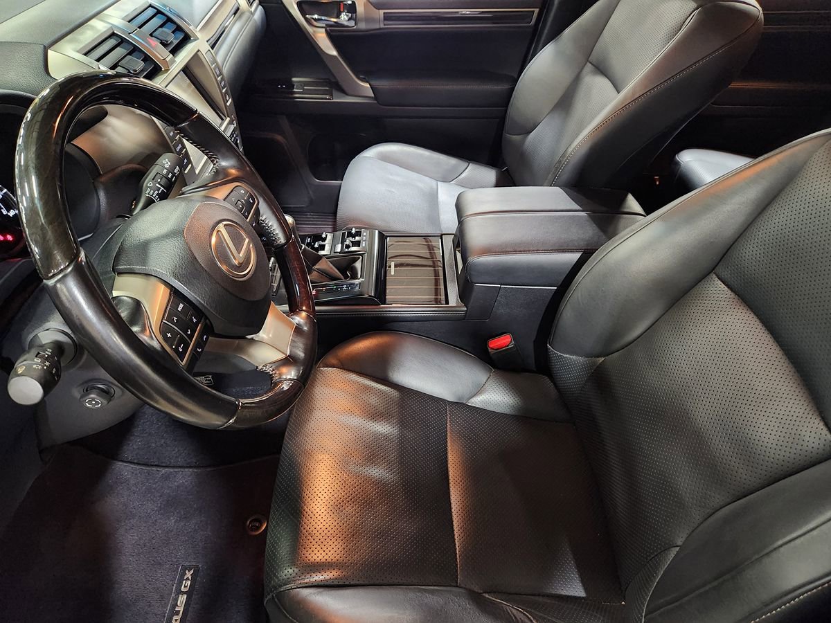 Used 2020 Lexus GX 460 Luxury w/ Luxury Sport Package AWD/4WD image 29