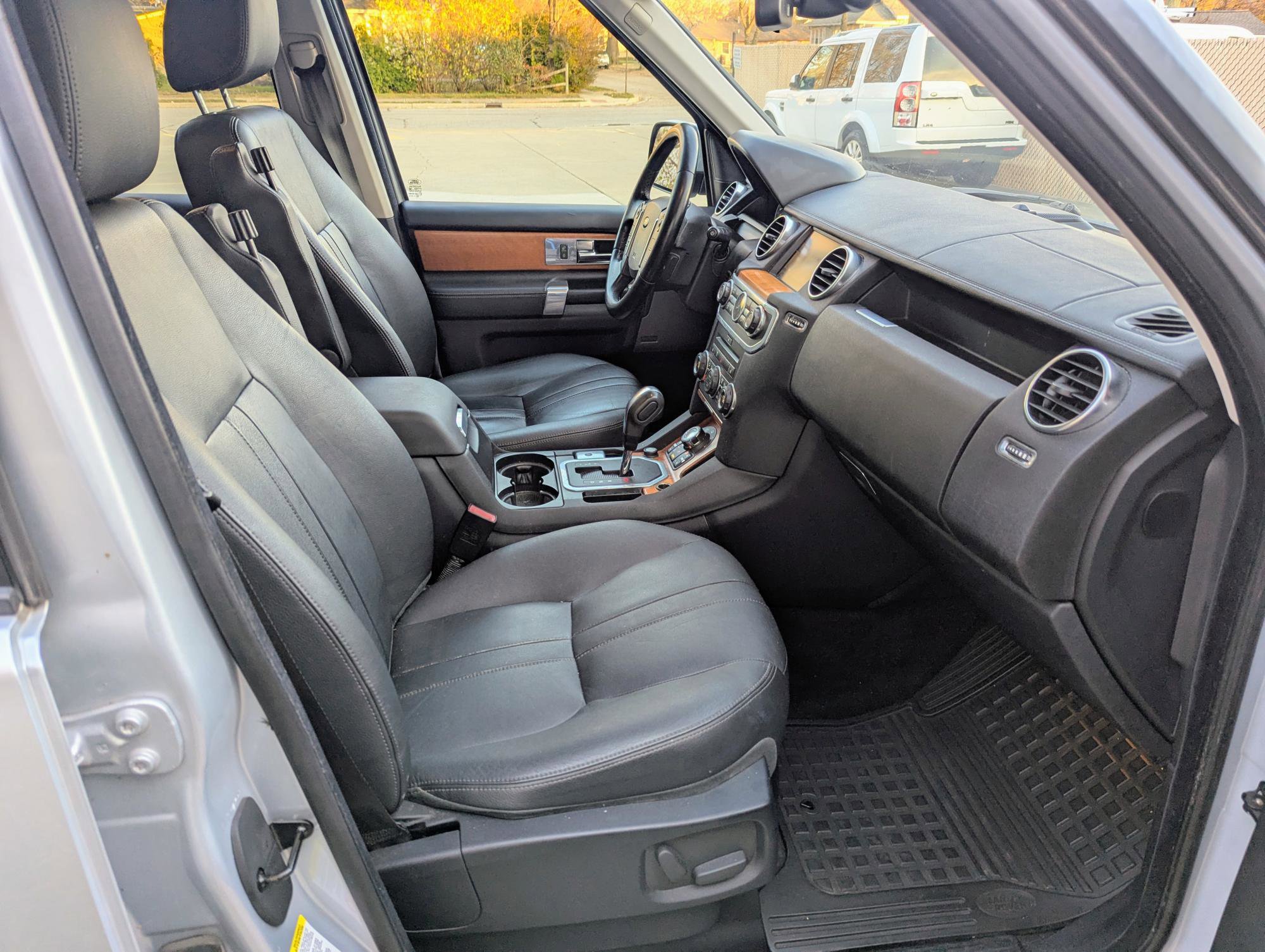 Used 2011 Land Rover LR4 HSE image 9