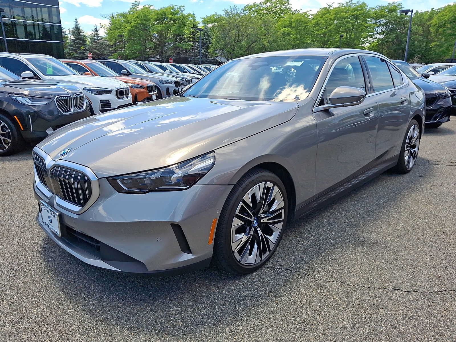 Used 2025 BMW i5 xDrive40 w/ Premium Package AWD/4WD image 3