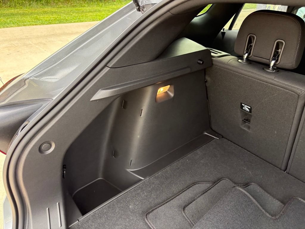 Used 2025 Chevrolet Trax RS w/ Sunroof Package FWD image 44
