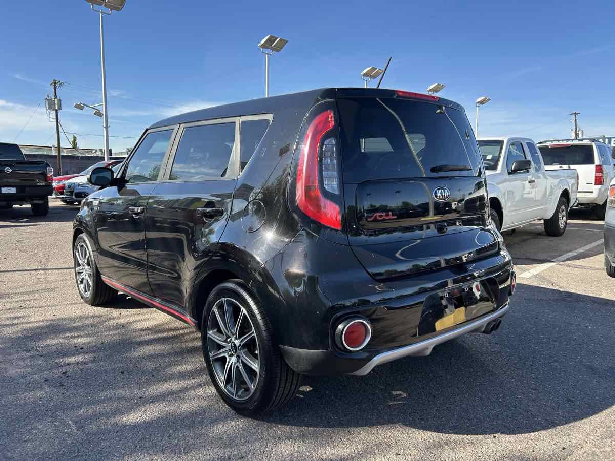 Used 2017 Kia Soul ! FWD image 5