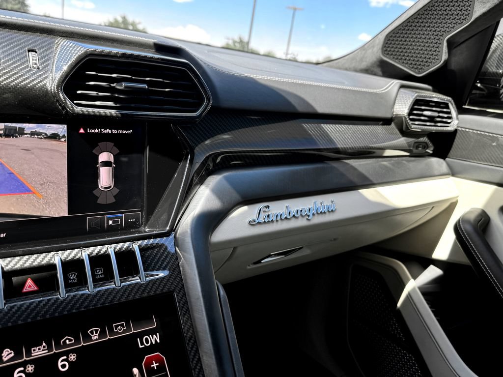 Used 2021 Lamborghini Urus AWD/4WD image 25