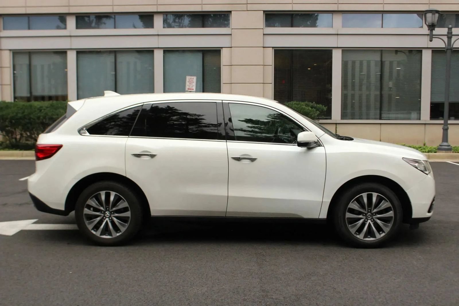 Used 2016 Acura MDX SH-AWD w/ Technology Package image 4