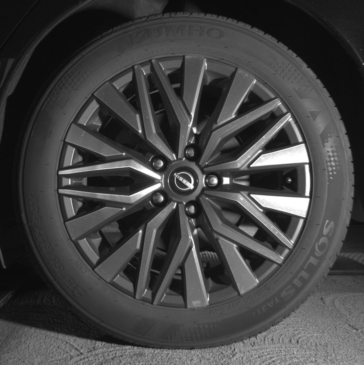 Used 2025 Nissan Altima 2.5 SV FWD image 14