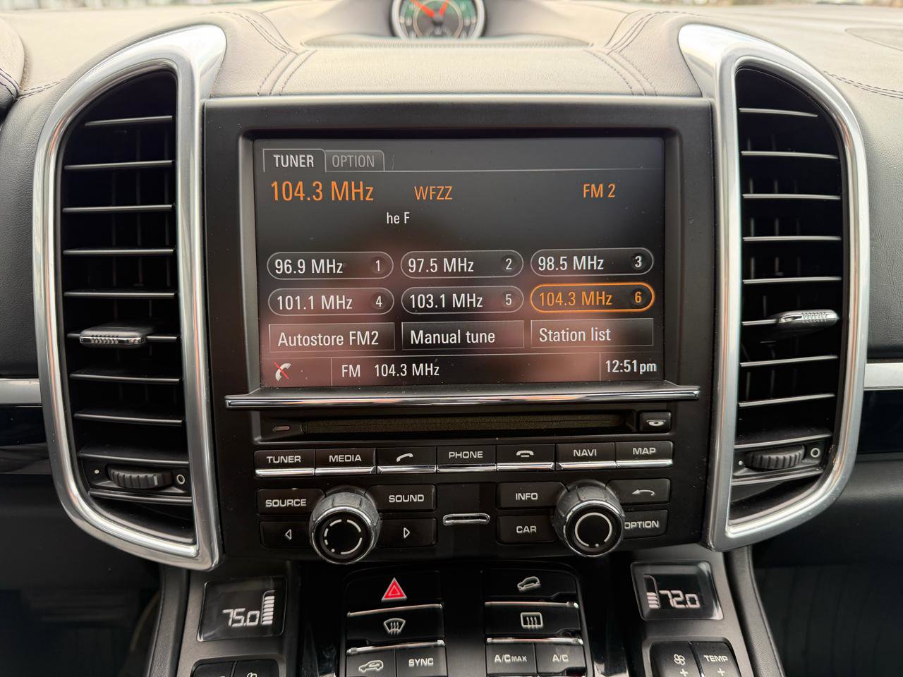 Used 2014 Porsche Cayenne Platinum Edition image 36