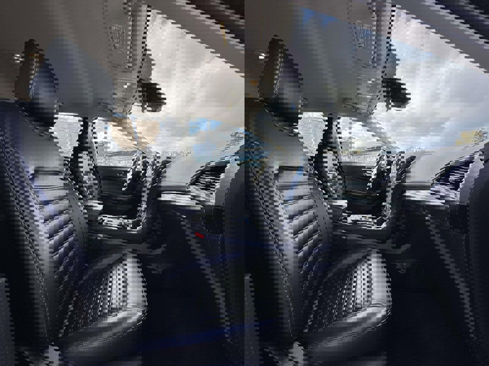 Used 2024 Ford Edge SEL image 9