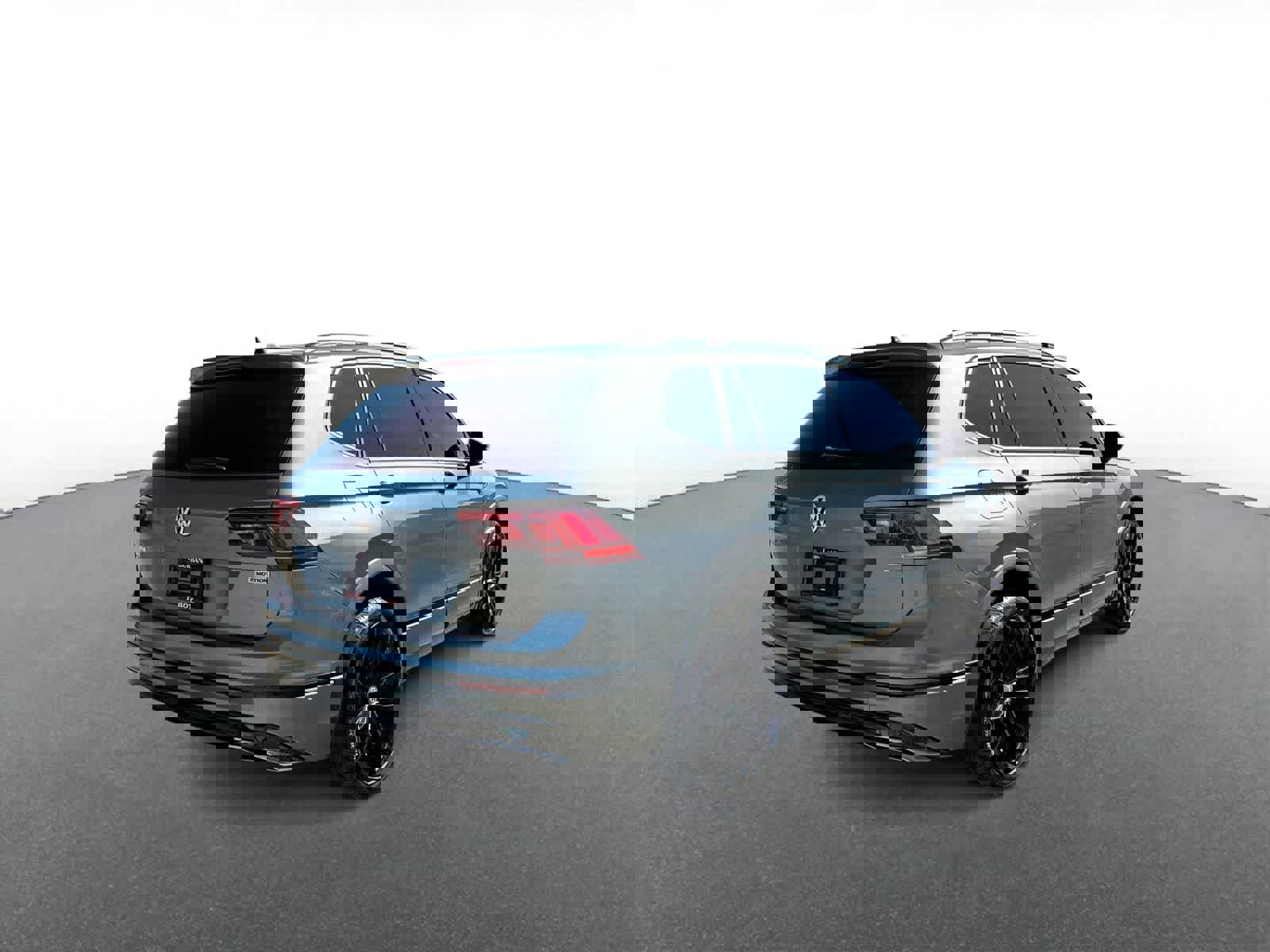 Used 2021 Volkswagen Tiguan SE R-Line w/ 2-Row Tiguan MDO Package image 8