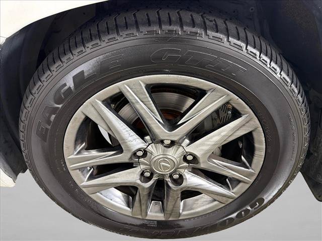 Used 2013 Lexus LX 570 4WD w/ Luxury Pkg w/Pre-crash image 13