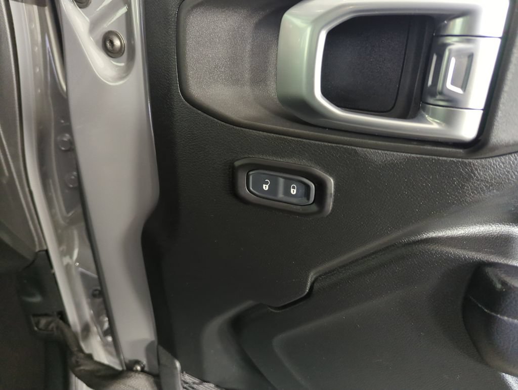 Used 2020 Jeep Gladiator Rubicon AWD/4WD image 32