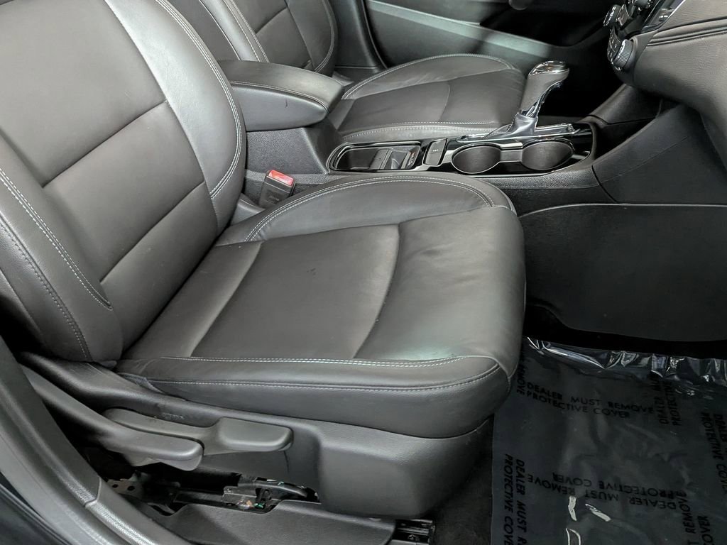 Used 2018 Chevrolet Cruze Premier FWD image 27