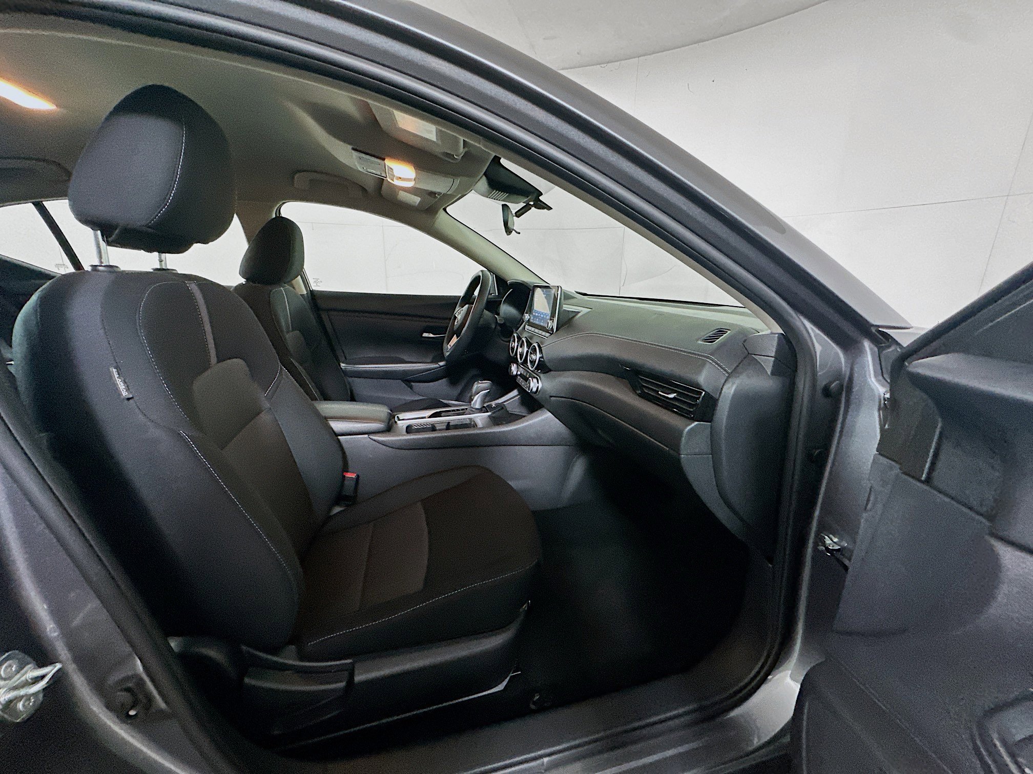 Used 2025 Nissan Sentra SV image 28