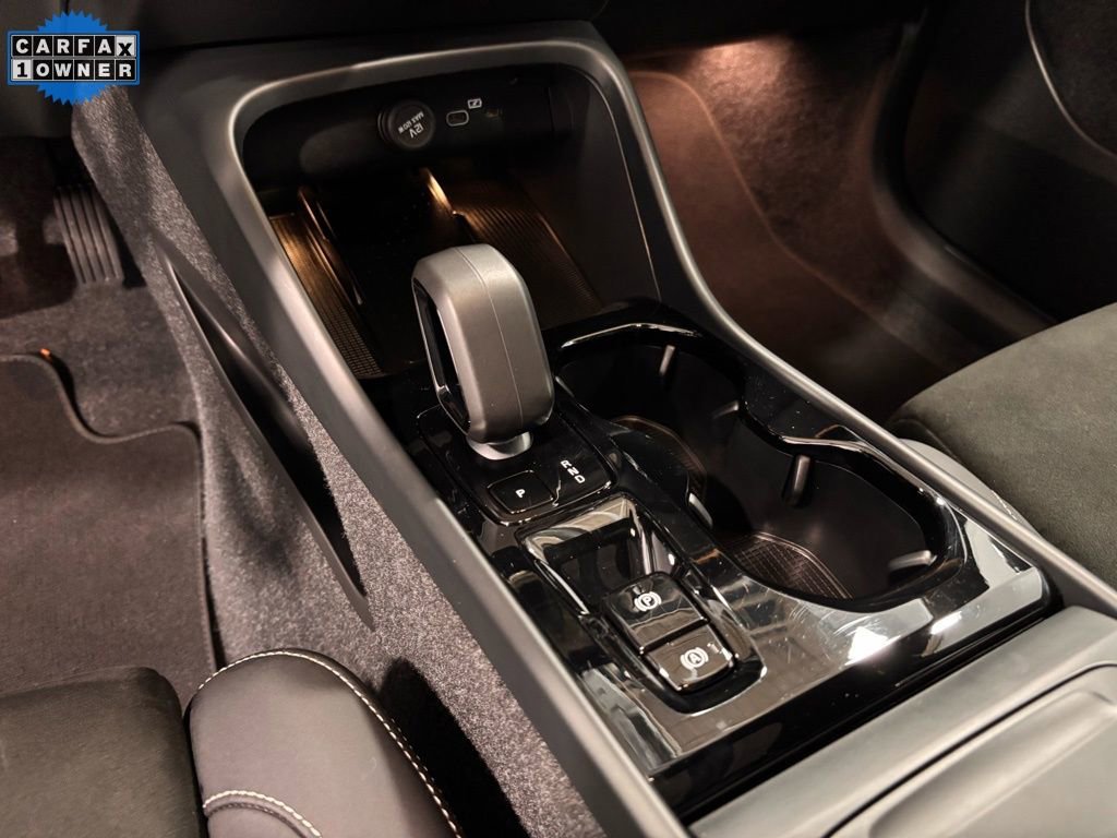 Certified 2025 Volvo XC40 B5 Plus image 15