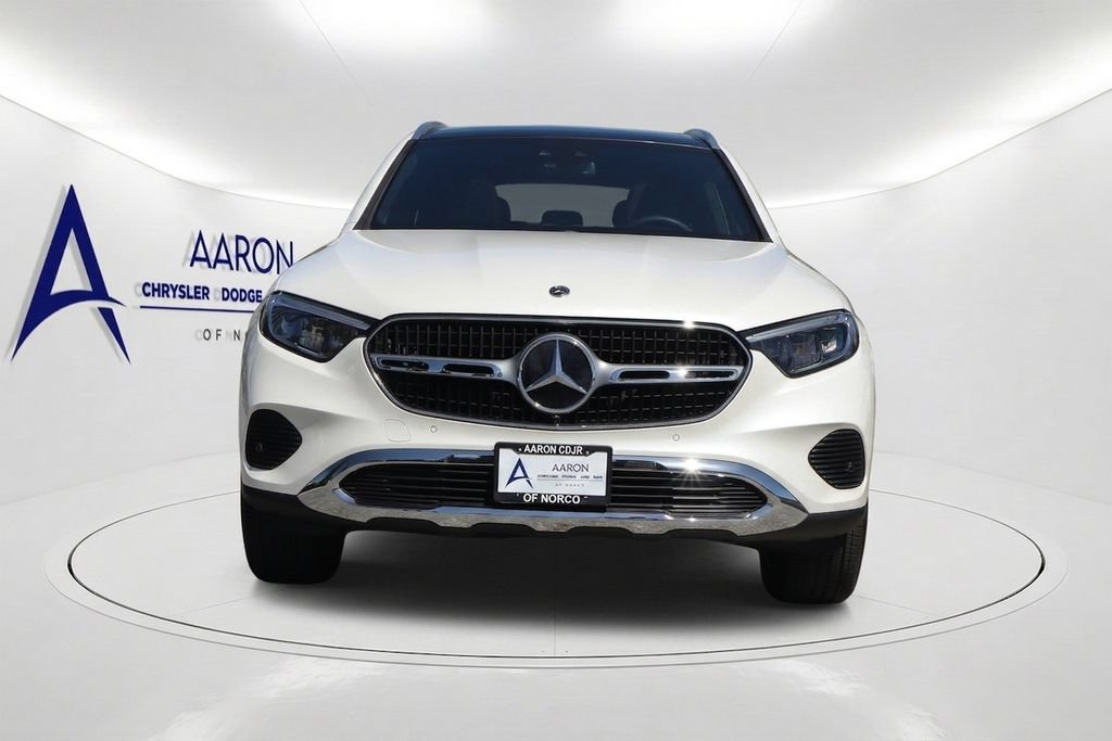 Used 2025 Mercedes-Benz GLC 350e 4MATIC image 2