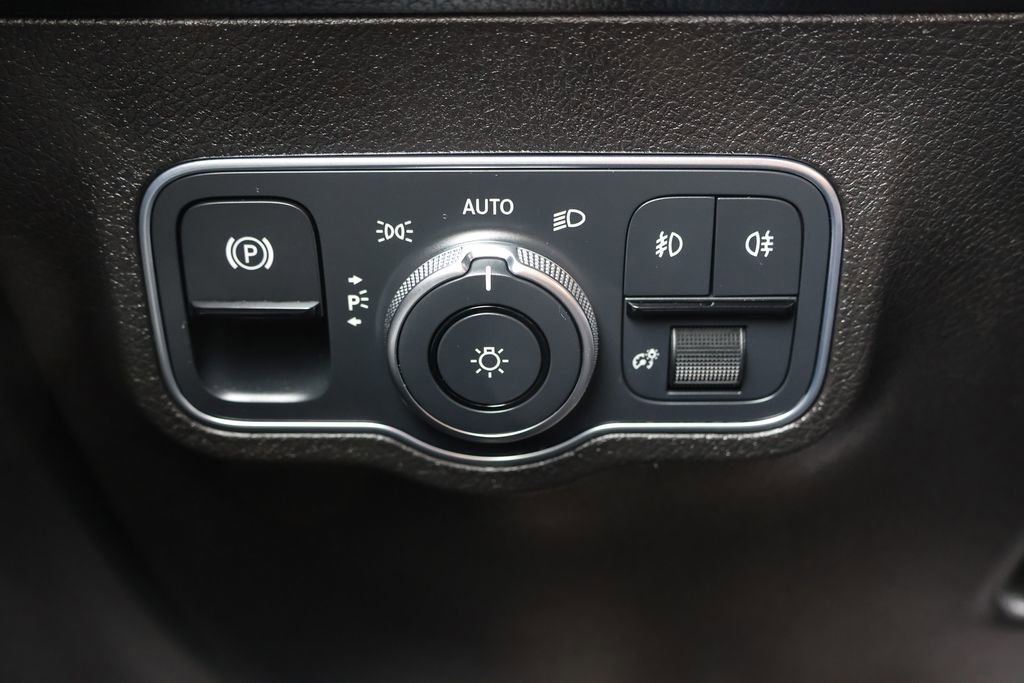 Used 2021 Mercedes-Benz GLB 250 GLB 250 image 39