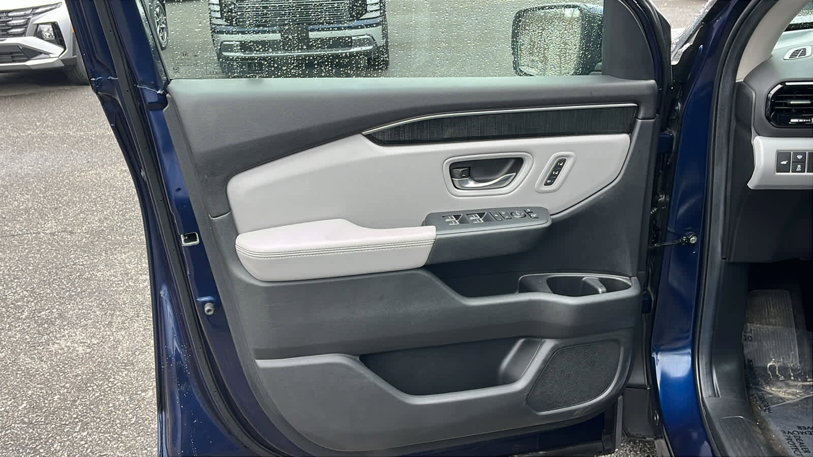 Used 2025 Honda Pilot Elite image 9