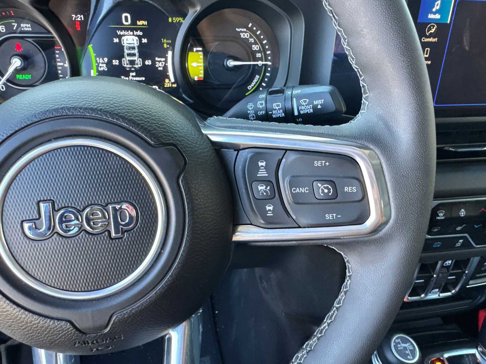 Used 2025 Jeep Wrangler Sahara w/ Safety Group image 24