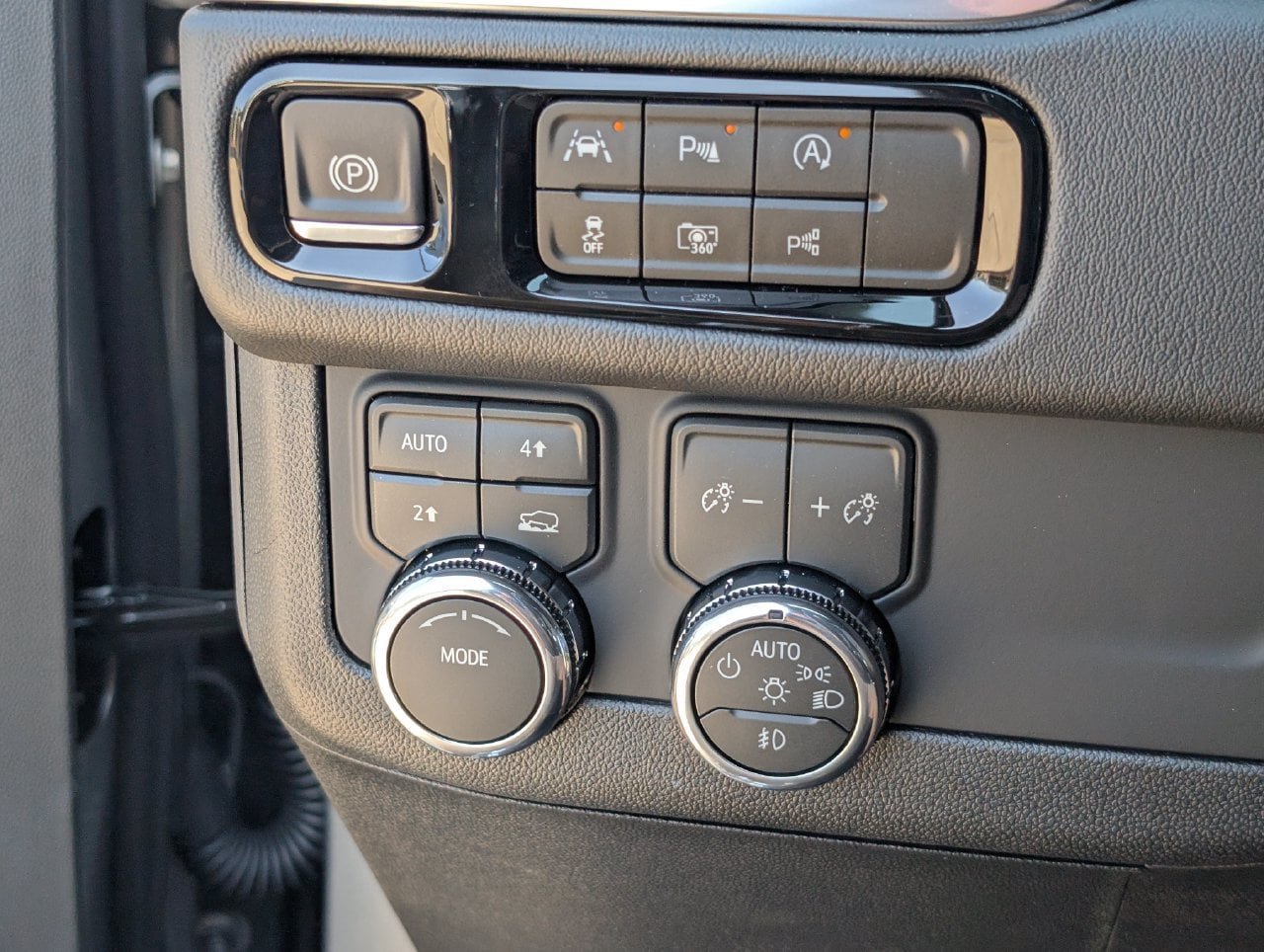 New 2027 GMC Yukon Denali w/ Sun & Power Step Package AWD/4WD image 17