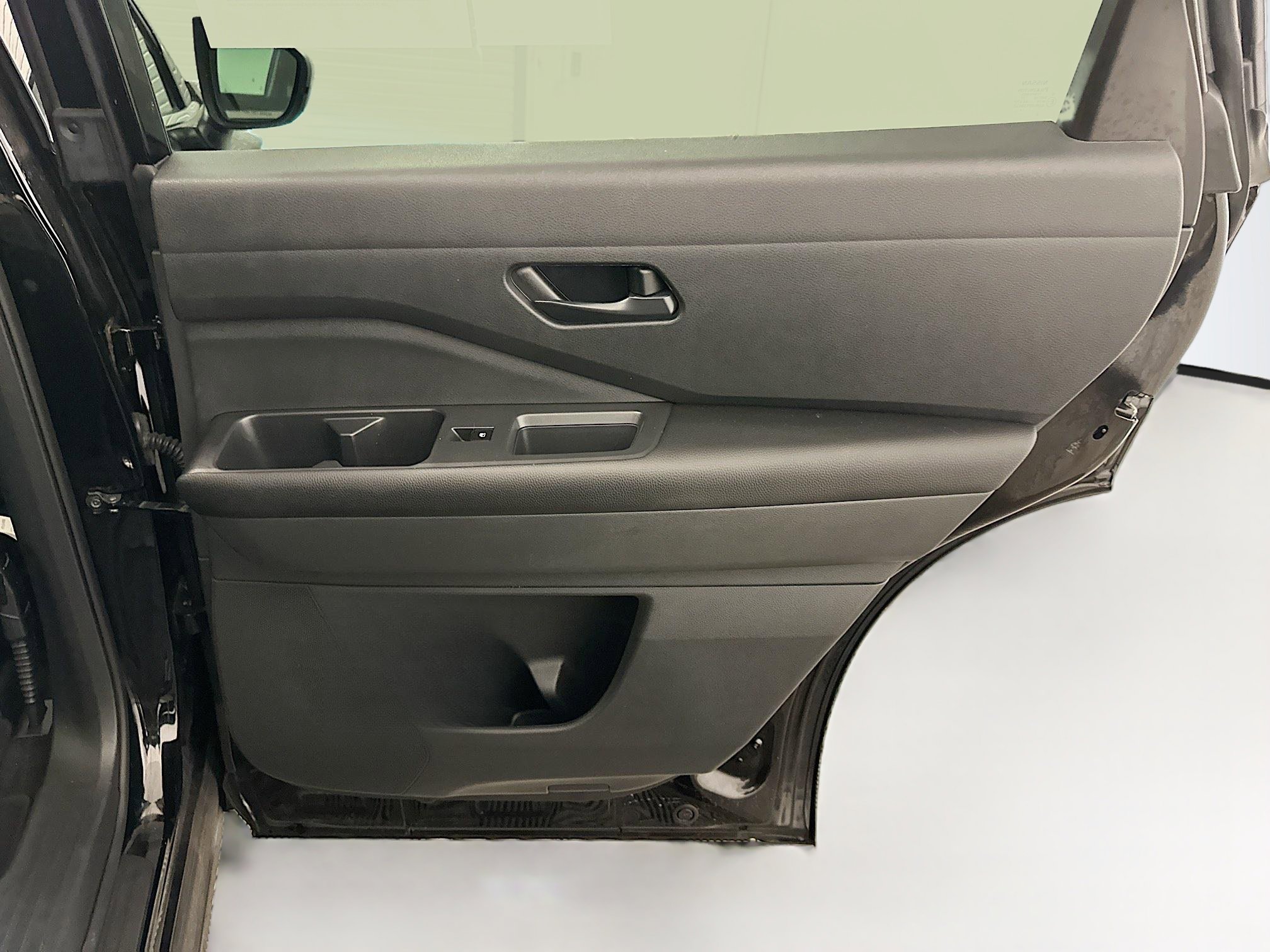 Used 2024 Nissan Pathfinder S image 31