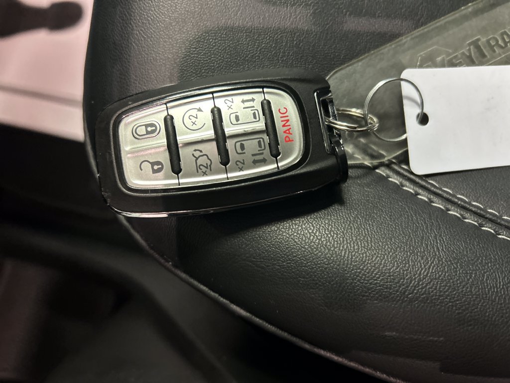 Used 2026 Chrysler Pacifica Select FWD image 22