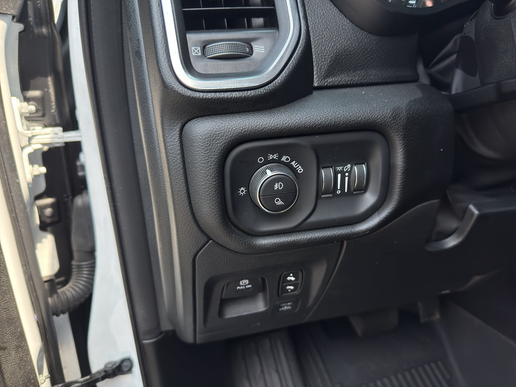 Used 2025 RAM 1500 Laramie w/ Laramie Southwest Edition AWD/4WD image 15