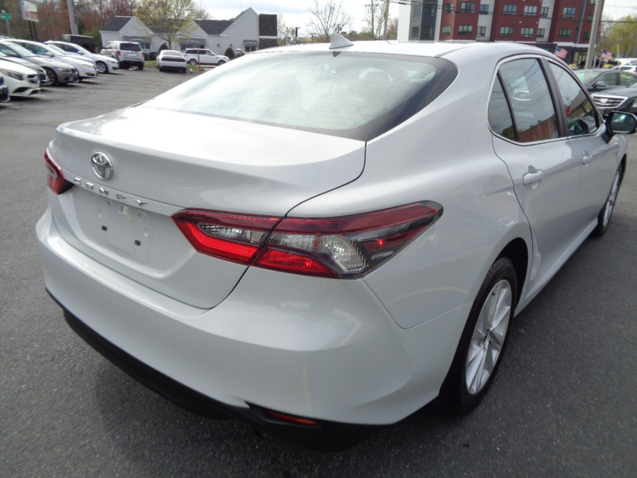 Used 2022 Toyota Camry LE image 13