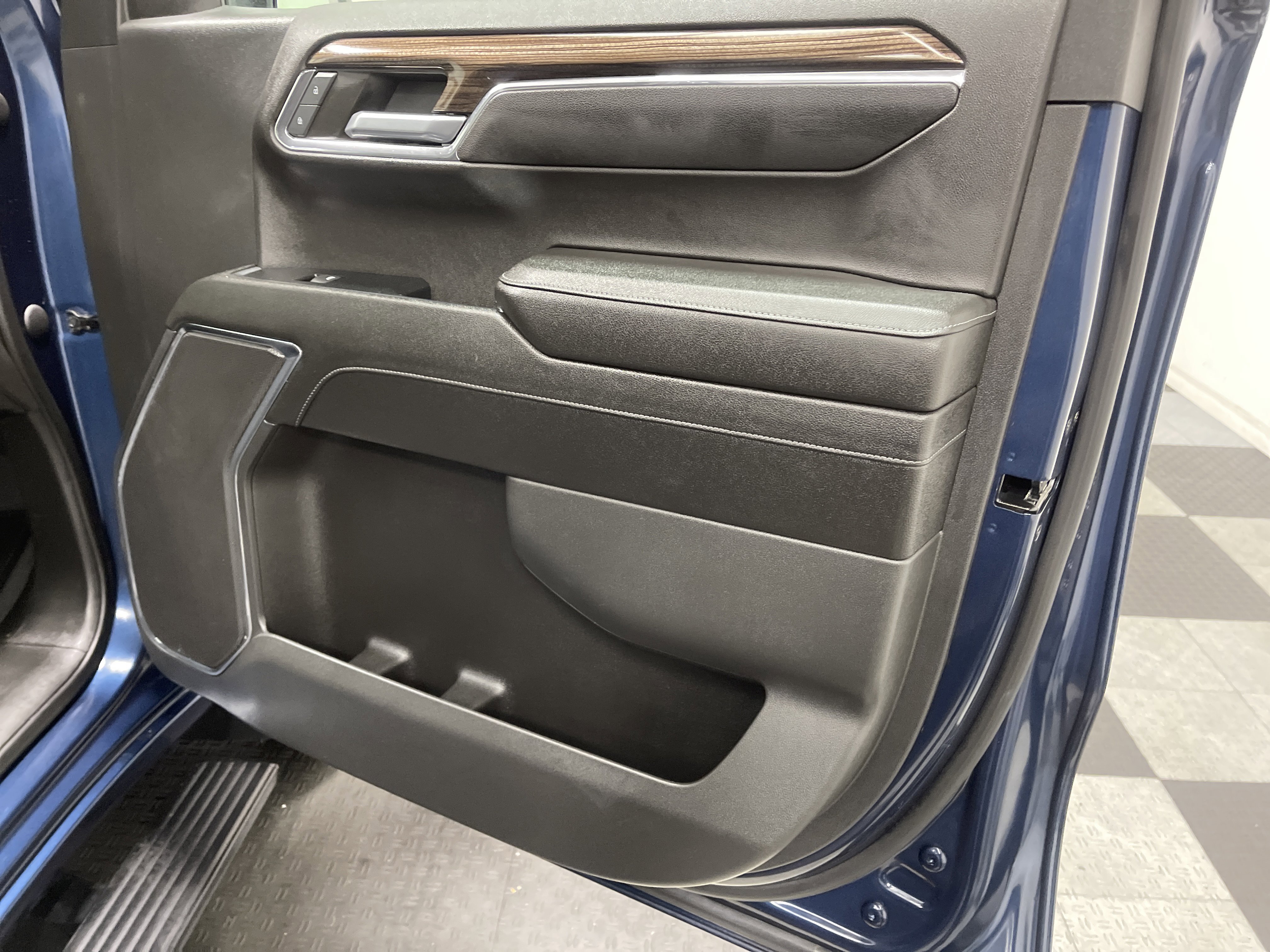 Used 2023 Chevrolet Silverado 1500 LT image 23