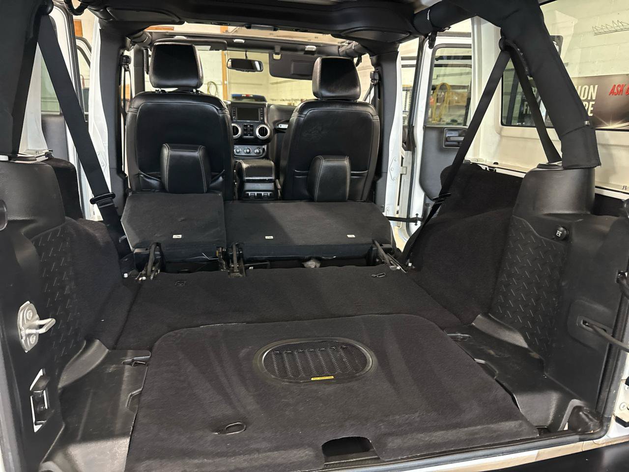 Used 2016 Jeep Wrangler Unlimited Rubicon AWD/4WD image 41