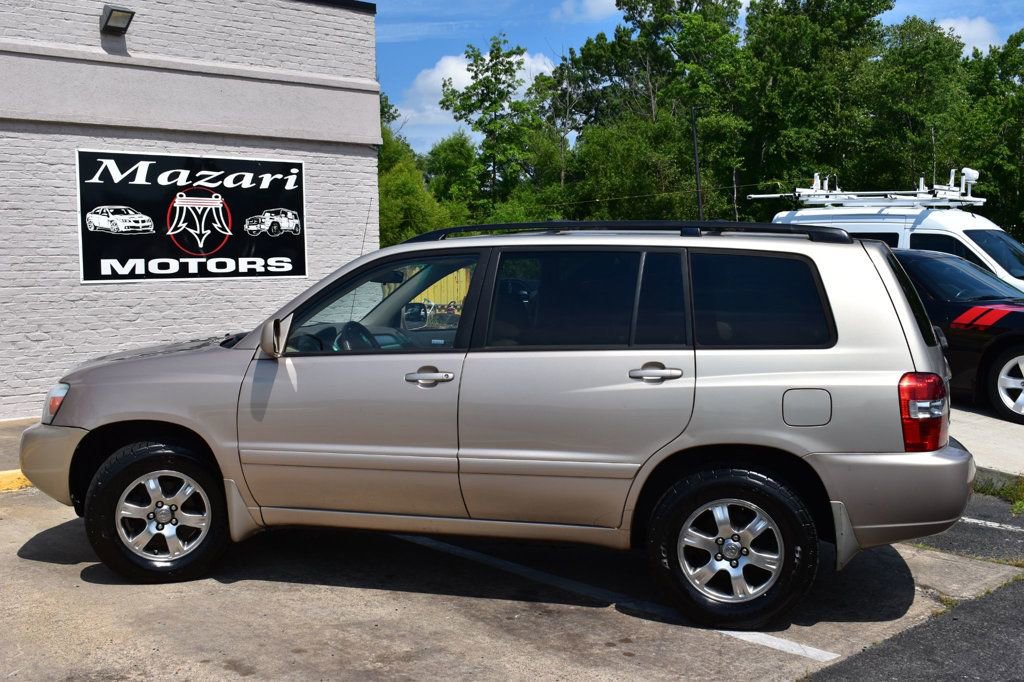 Used 2005 Toyota Highlander 4WD V6 w/ 3rd Row image 3